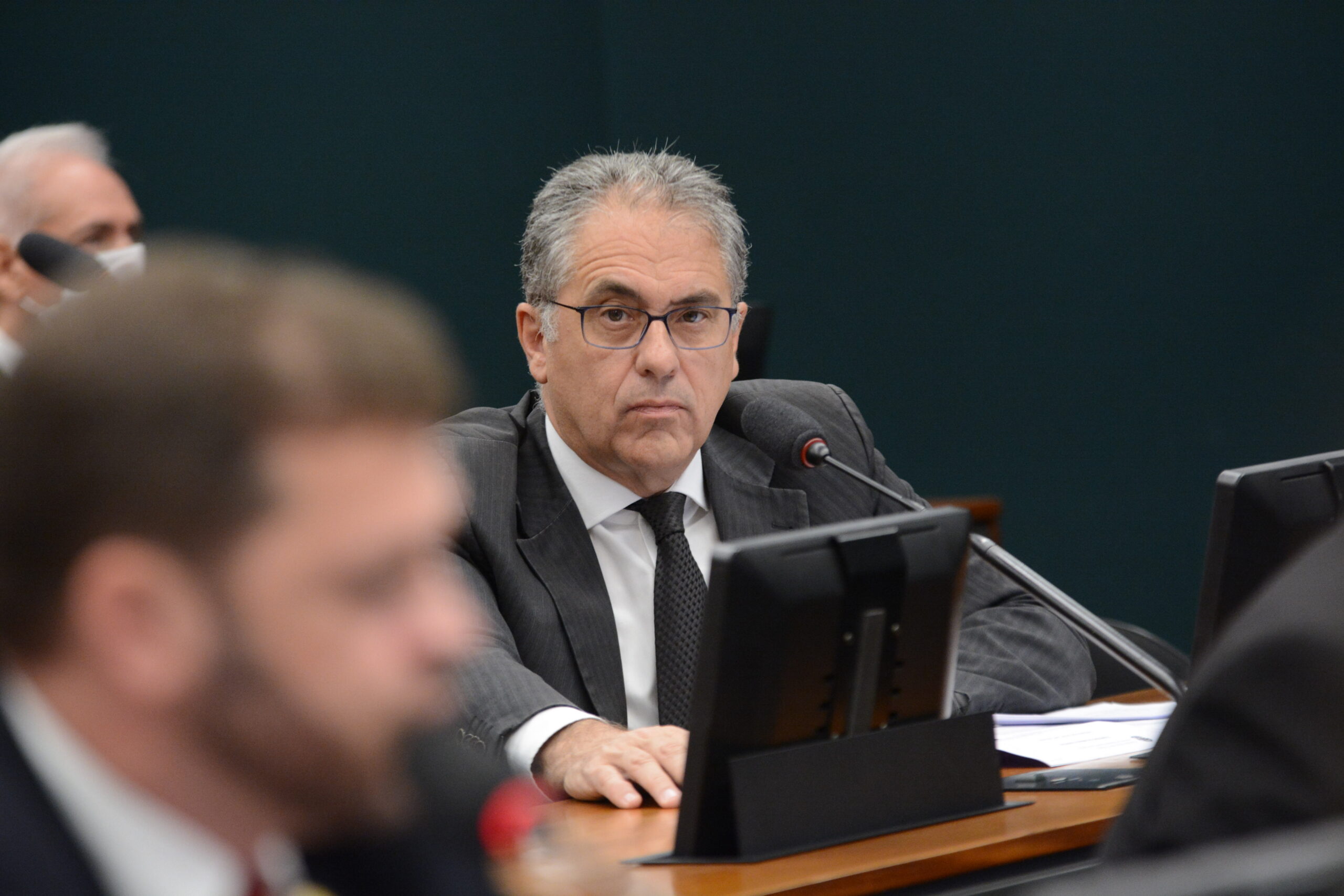 Zarattini cobra ampliação de auxílio caminhoneiro para todos os motoristas profissionais