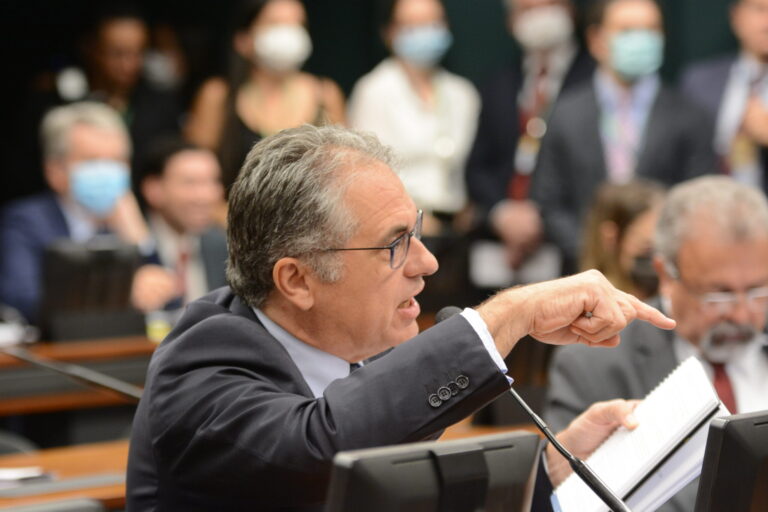 Zarattini defende orçamento maior para ciência e tecnologia