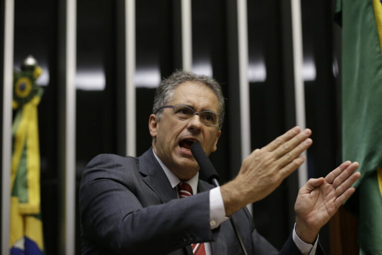 Câmara aprova MP que flexibiliza regras trabalhistas em situações de calamidade
