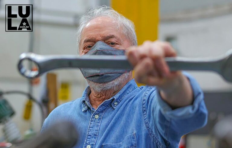 Sem políticas de investimento, produção industrial sob Bolsonaro segue em queda