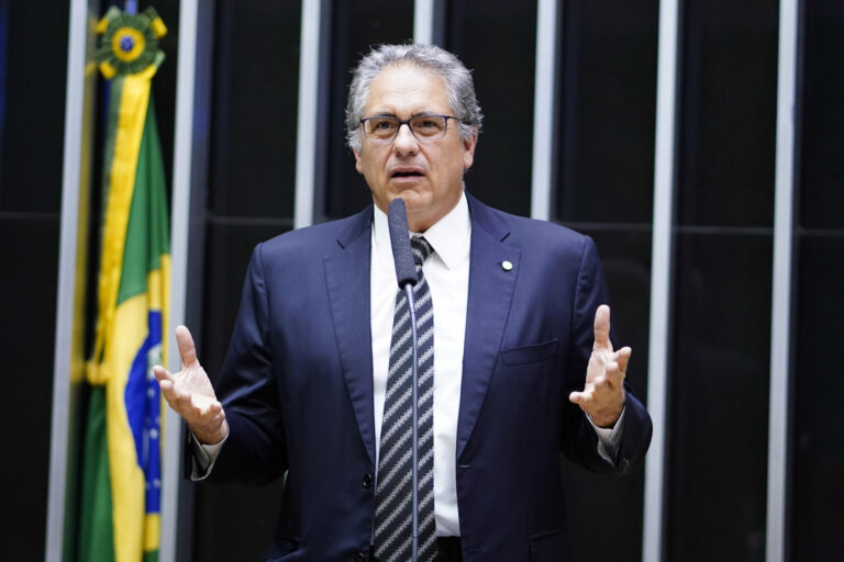 Zarattini cobra gratuidade no transporte público no 2º turno