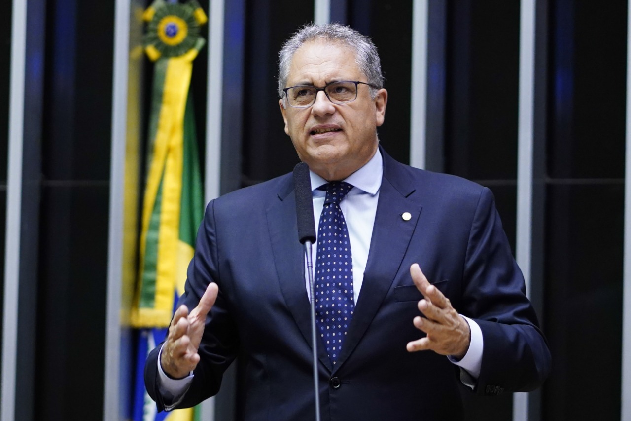 Deputados repudiam atos violentos ocorridos nesta segunda-feira em Brasília