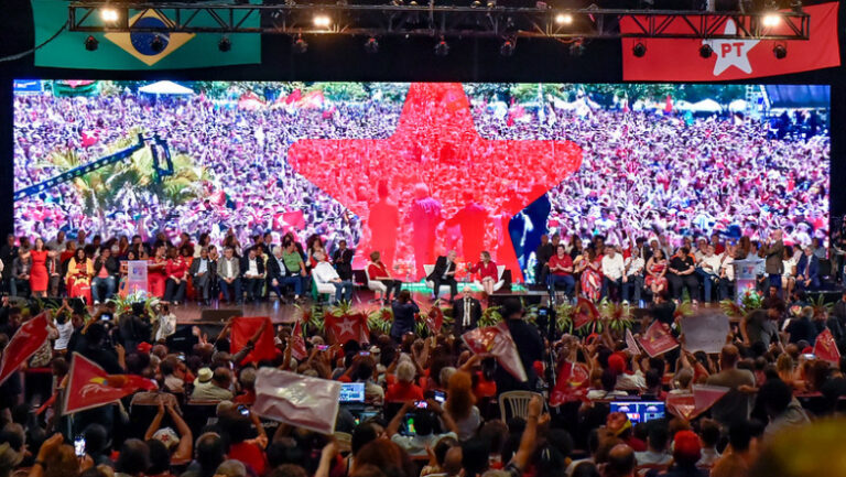 Veja fotos e vídeos da festa de 43 anos do PT