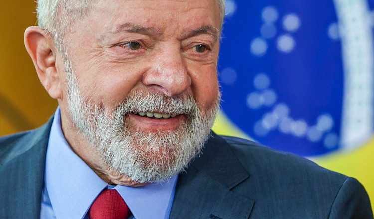Lula garante salário mínimo de R$ 1.320 e isenção de IR a R$ 2.640