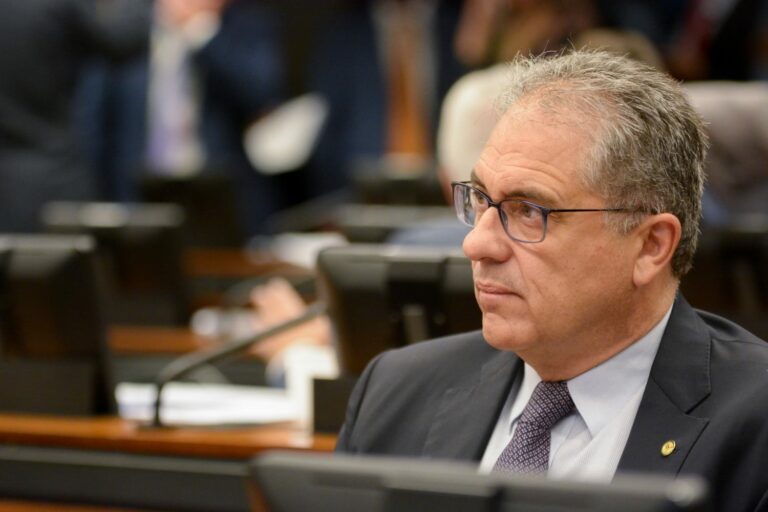 Zarattini quer explicações da ABIN sobre compras de produtos de espionagem sem licitação