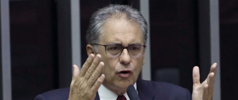 Petistas criticam lucro exorbitante com acionistas da Petrobras e defendem redução do preço dos combustíveis