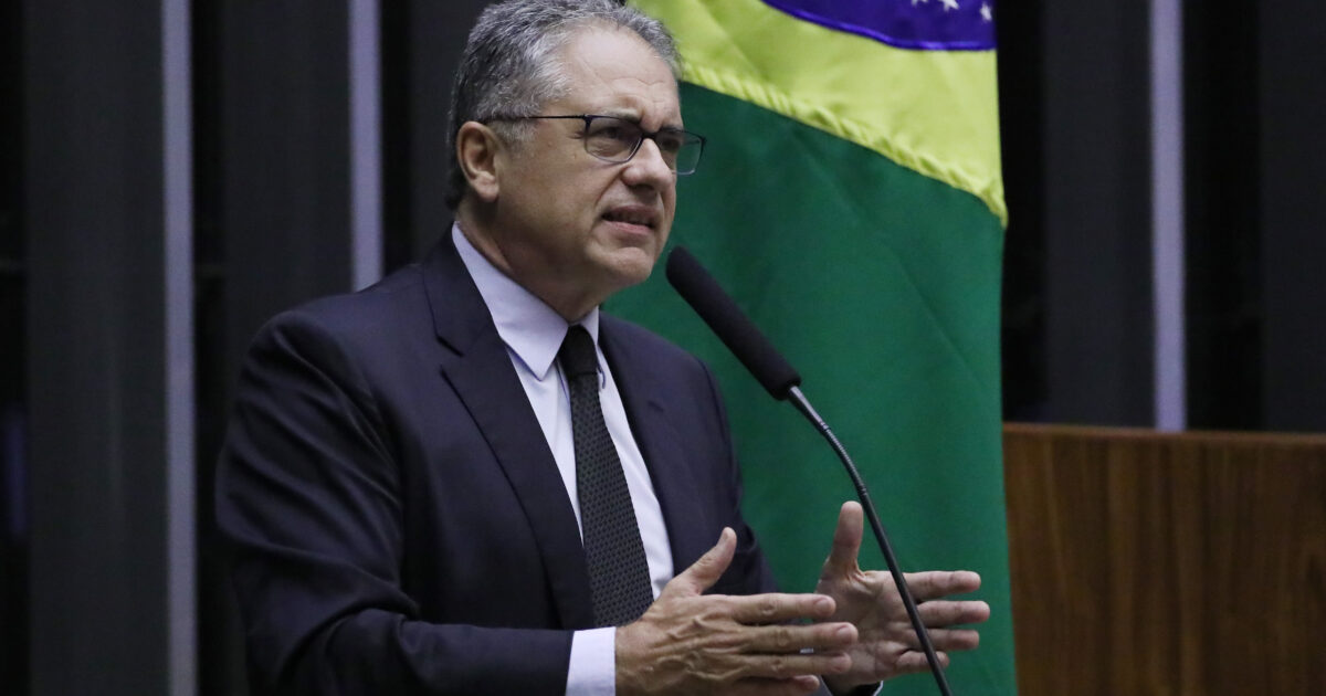 Presidente do BC sequestrou a política econômica do Brasil com as altas taxas de juros, acusa Zarattini