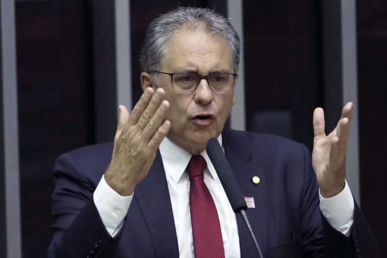 “Nova lei fiscal permitirá o desenvolvimento do país”, diz Zarattini