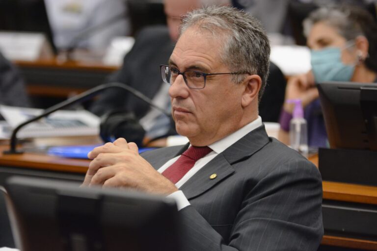 Zarattini destaca importância de fortalecimento da Avibras e apoio à indústria de defesa nacional