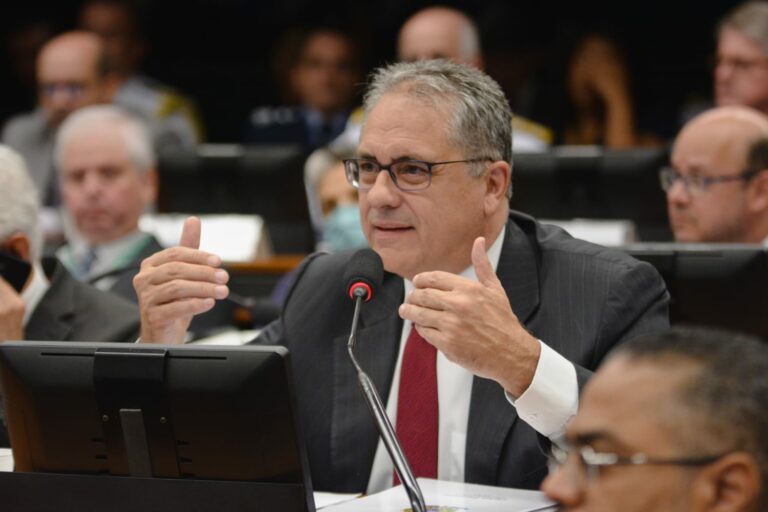 Em audiência com ministro da Defesa, Zarattini volta a defender alterações no artigo 142 da Constituição