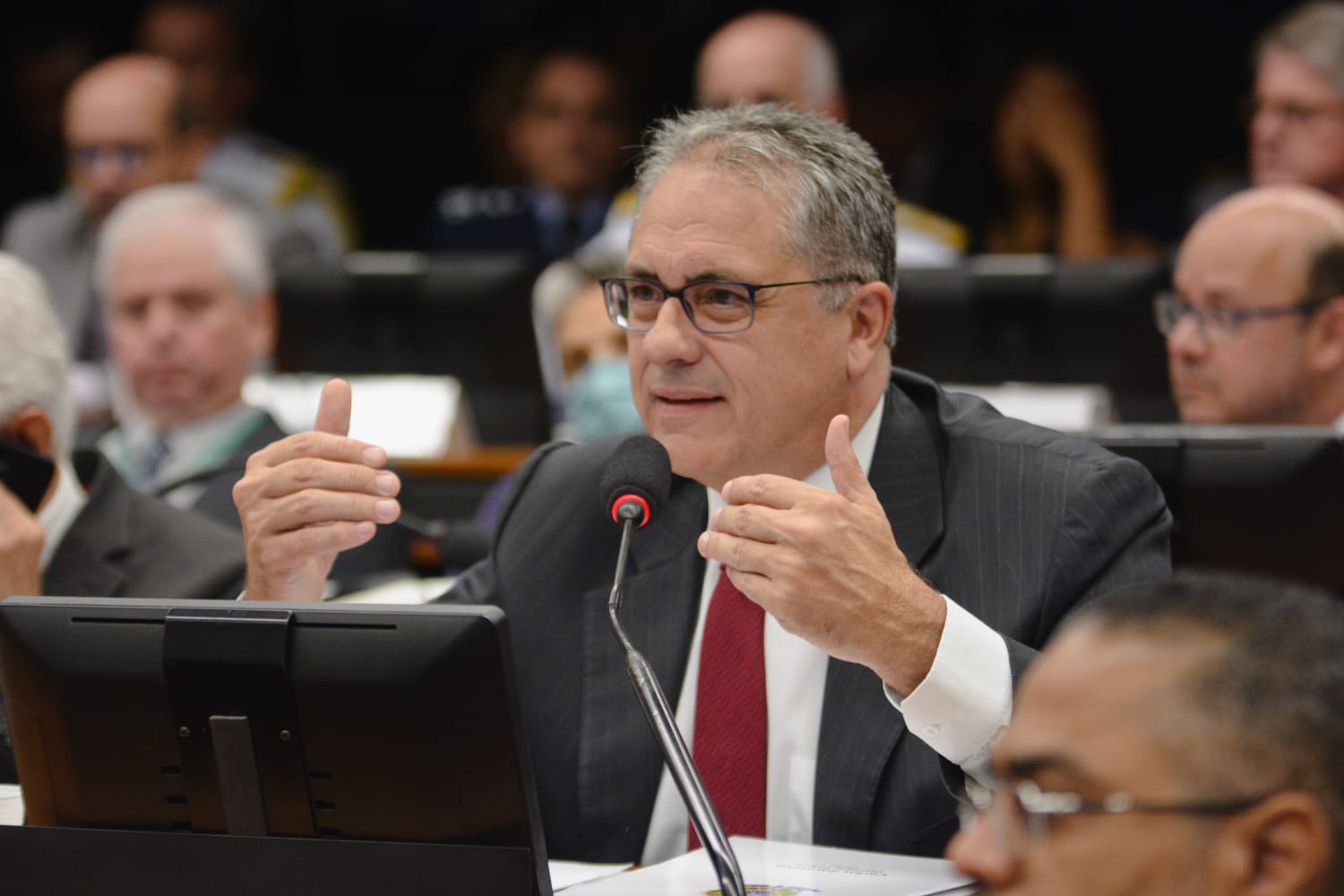 Zarattini defende derrubada de veto de Bolsonaro que garante energia mais barata para famílias de baixa renda