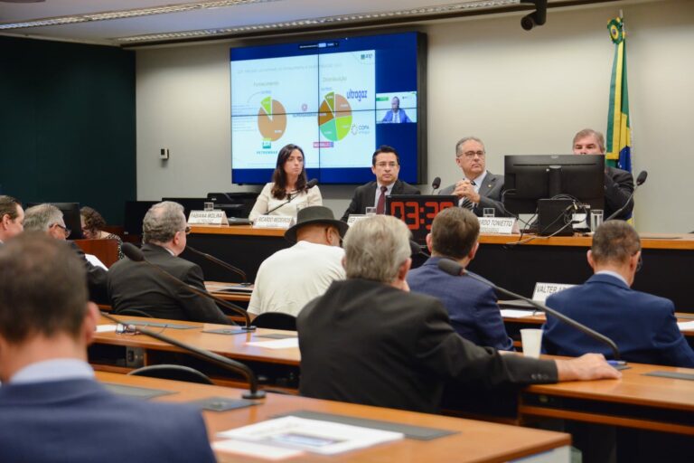 Zarattini garante fiscalizar fusão entre Ultragaz e Supergasbras. Monopólio pode afetar preço do botijão de gás