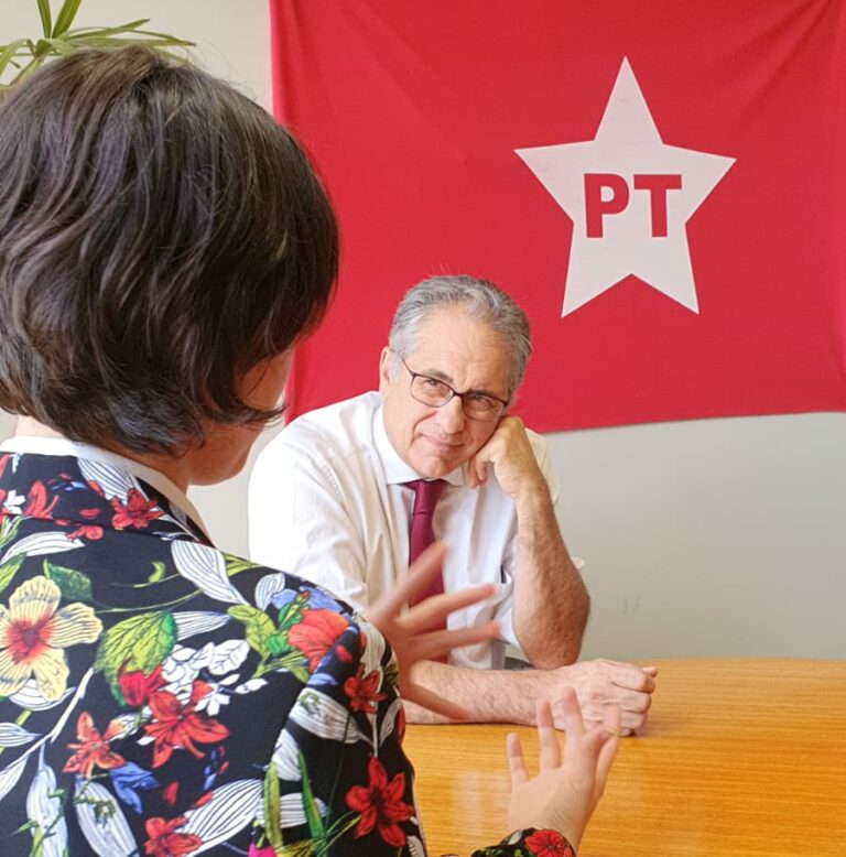 Zarattini concede entrevista para alunas da Escola da Vila sobre orçamento secreto