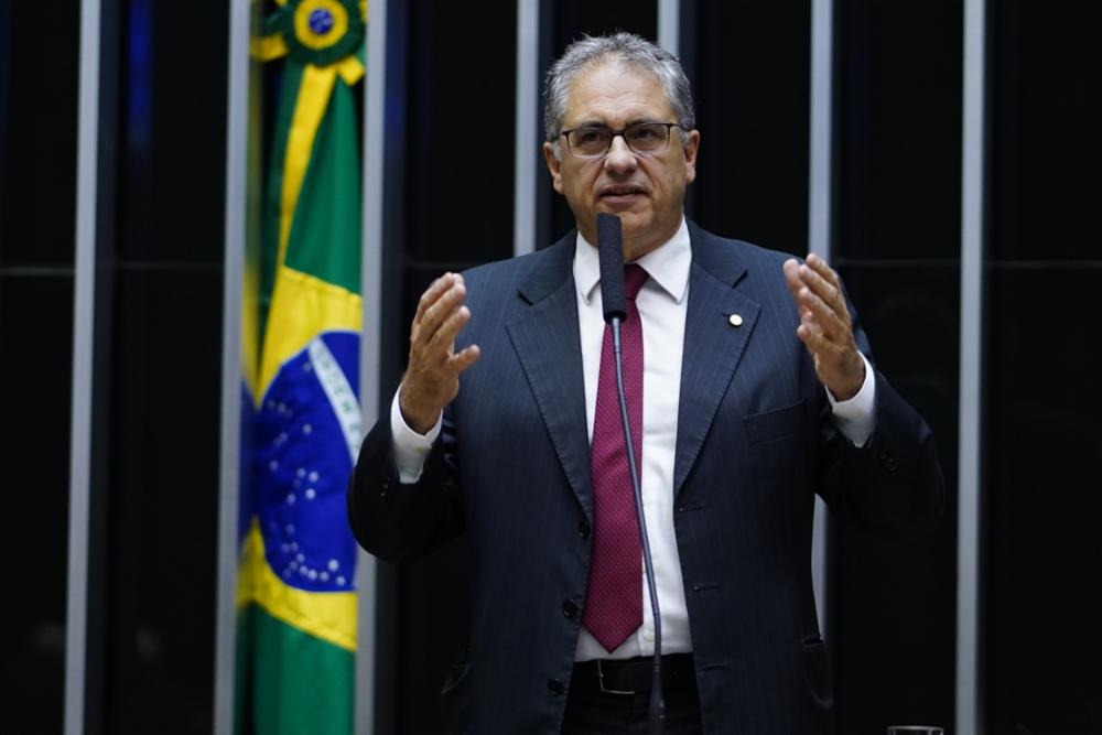 Brasil precisa cobrar impostos dos bilionários, defende Zarattini