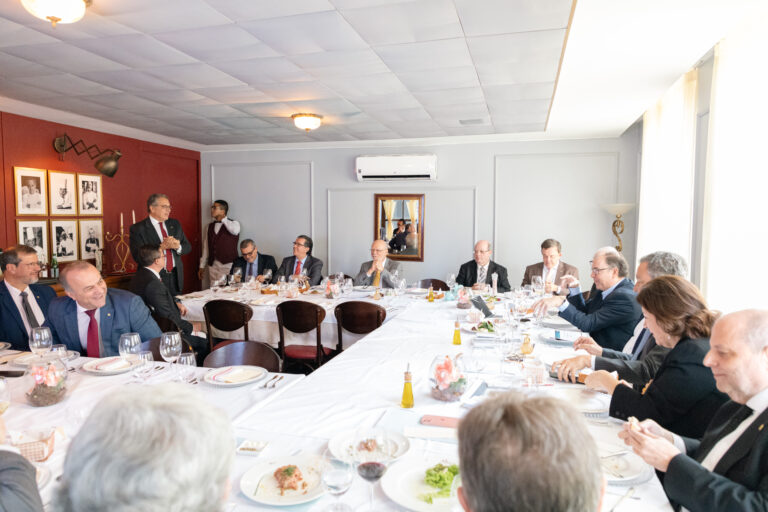 Reindustrialização do Brasil é debatida em encontro