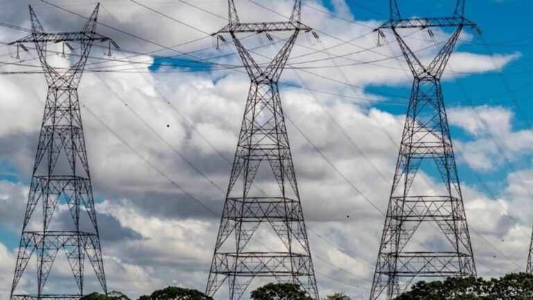 Após apagão, Câmara aprova ida de ministro de Minas e Energia