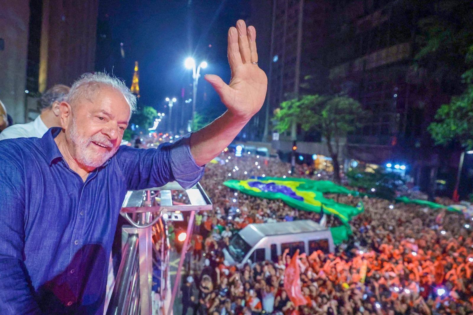 Lula: Petistas celebram um ano da vitória da democracia e a derrota do ódio no Brasil