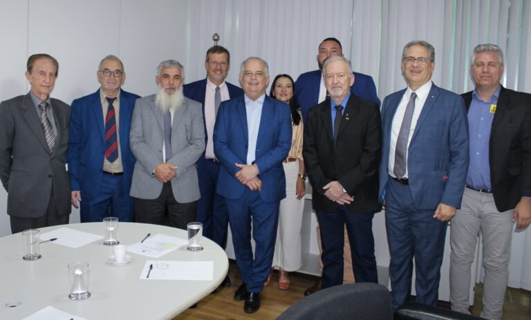 Taxistas cobram novas linhas de financiamento para a compra de veículos novos