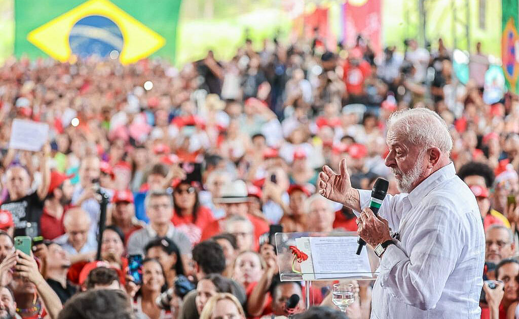 Governo Lula anuncia construção de 2,6 mil casas em São Paulo