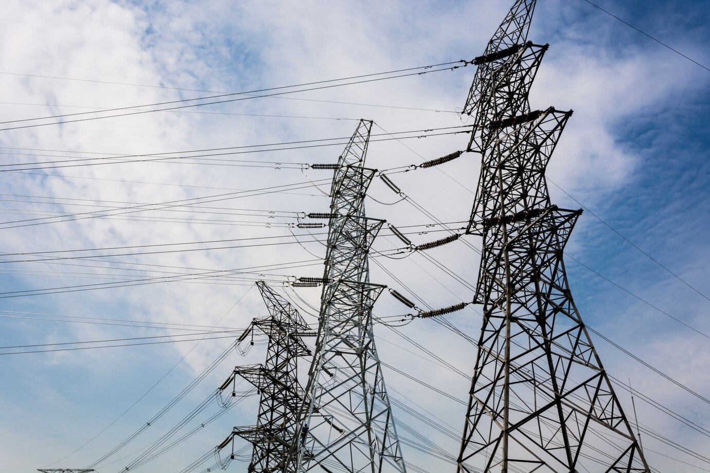 Câmara aprova urgência para PL sobre renovação de contratos de distribuição de energia