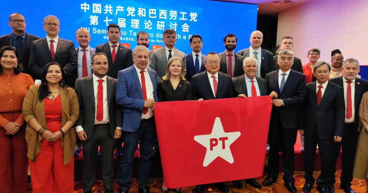 40 anos de relação entre PT e PCCh: comitiva do PT chega a Pequim em visita oficial