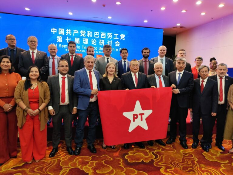 40 anos de relação entre PT e PCCh: comitiva do PT chega a Pequim em visita oficial