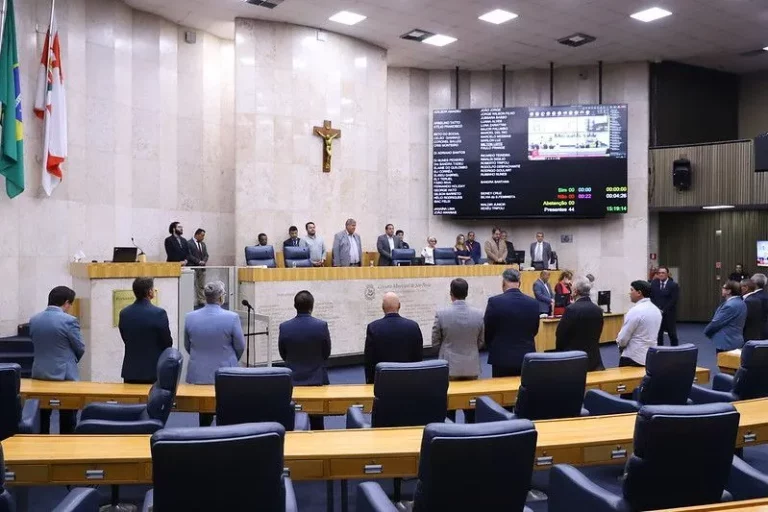Vereadores de São Paulo aprovam privatização da Sabesp