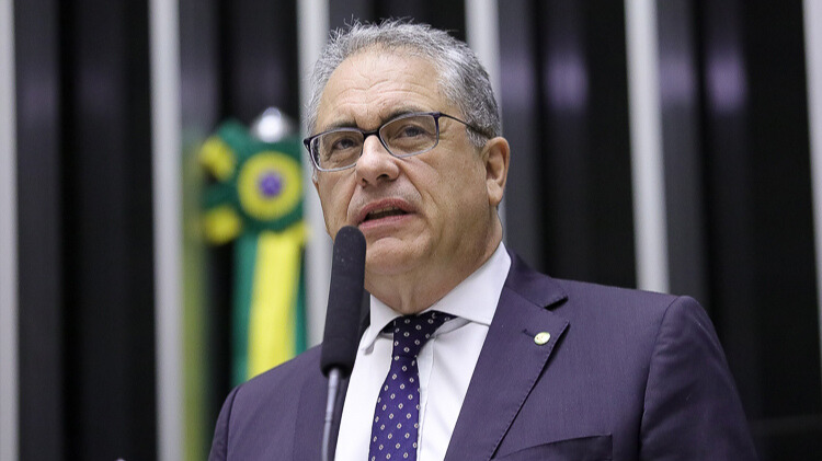 Zarattini: “Sabe quem está ganhando dinheiro no Brasil? Os bancos!”