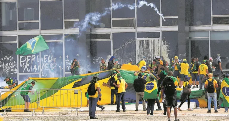 Zarattini critica tentativa da extrema direita de aprovar anistia para presos do 8 de janeiro