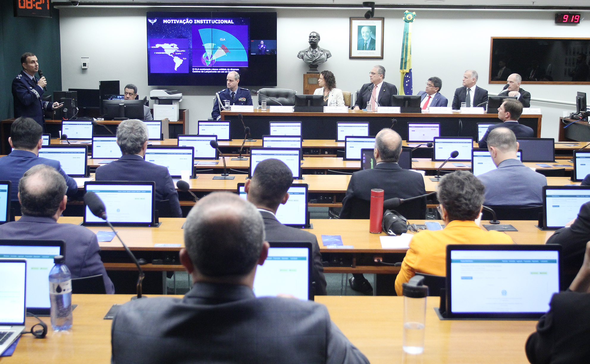 Comissões debatem criação de empresa pública do setor aeroespacial