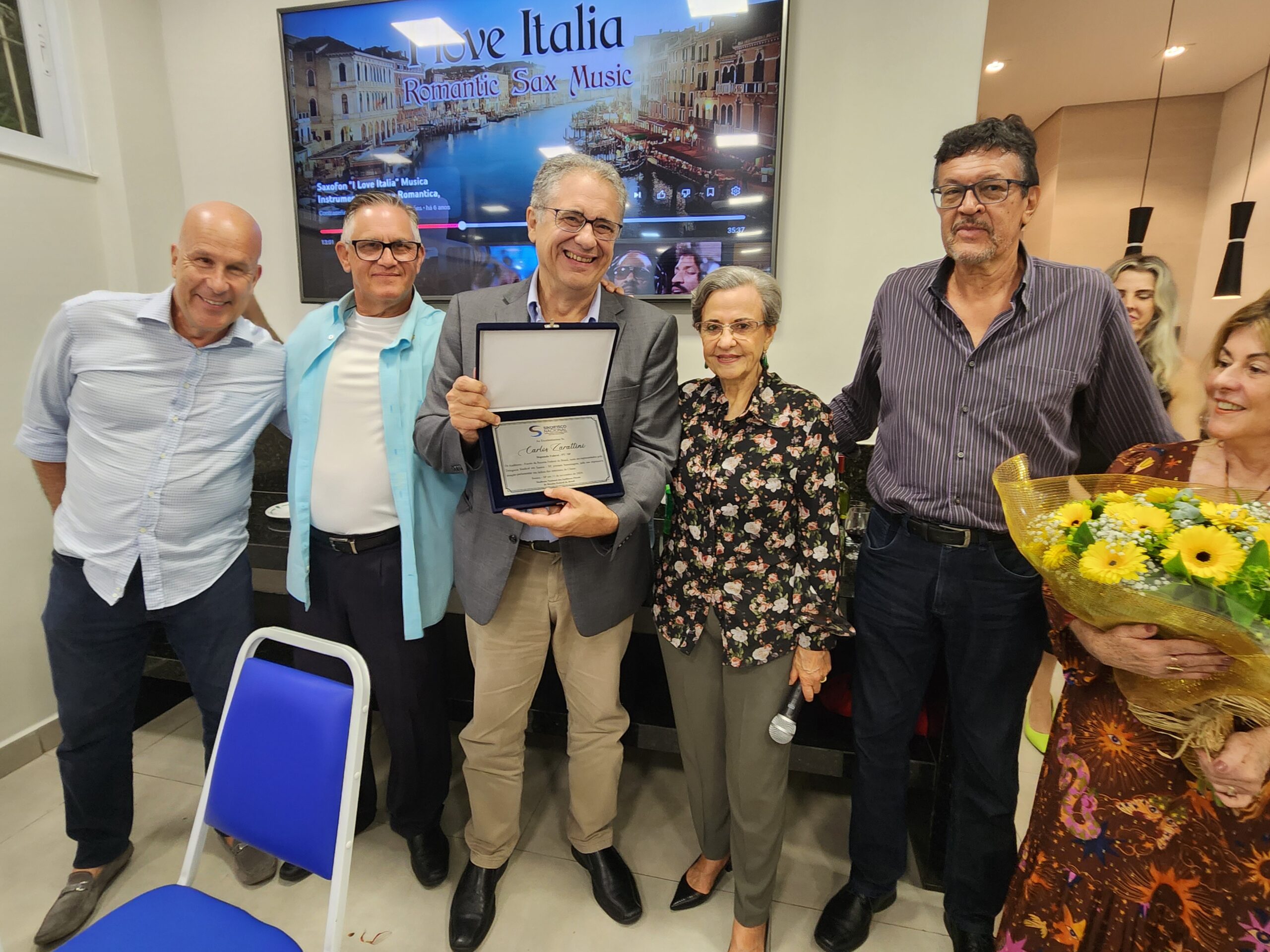 Noite do vinho e pizza na DS Santos comemora aniversariantes do mês e homenageia deputado Carlos Zarattini