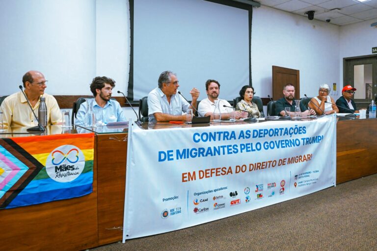 Zarattini participa ato político contra deportações de imigrantes pelo governo Trump
