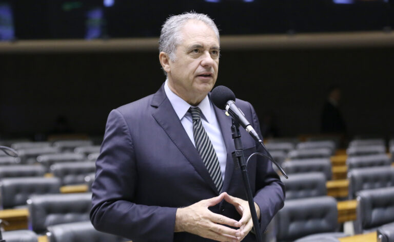 Zarattini defende aprovação de projeto que protege crianças em ambientes digitais