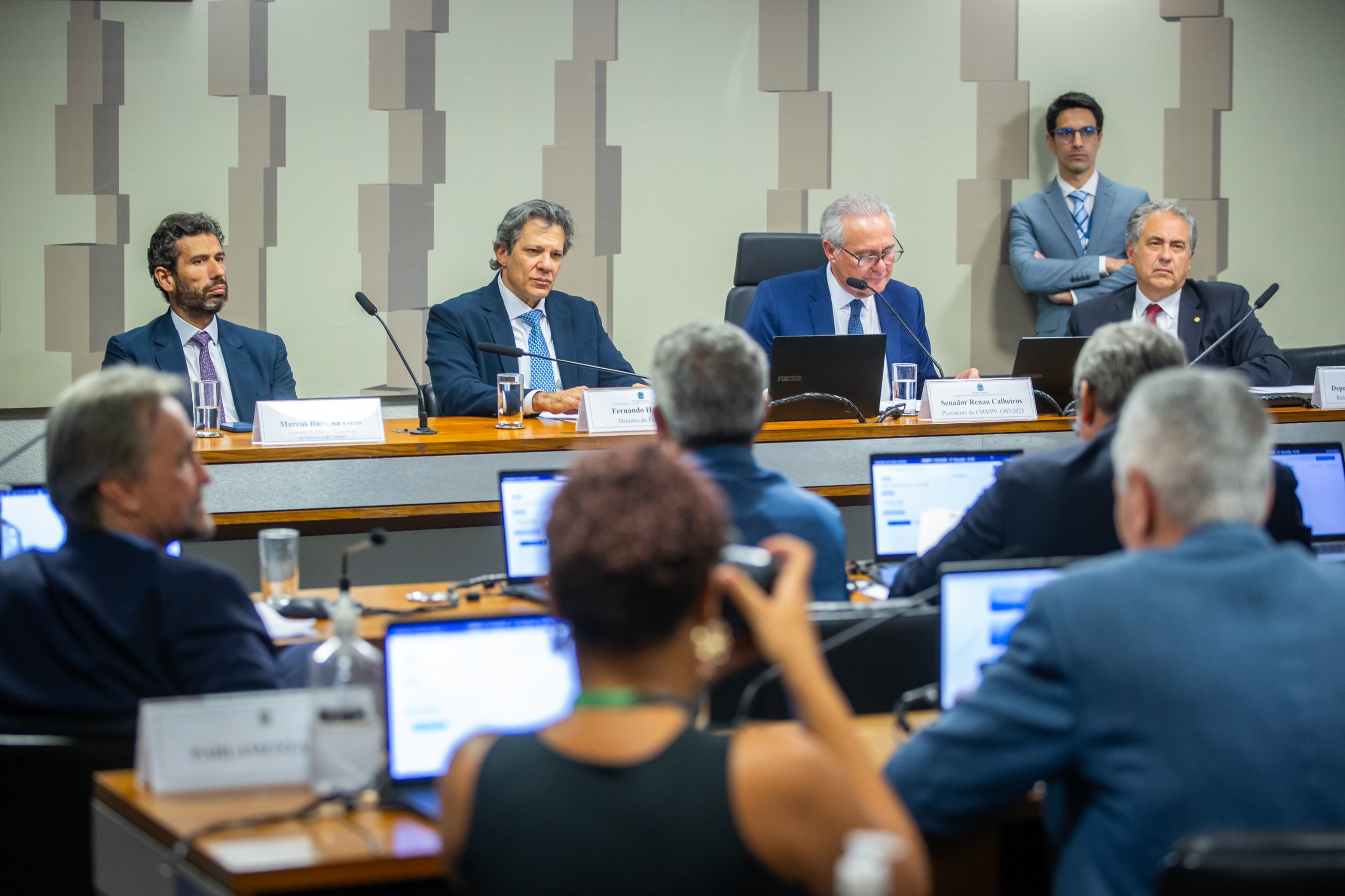 Zarattini defende justiça tributária em comissão que analisa MP 1303
