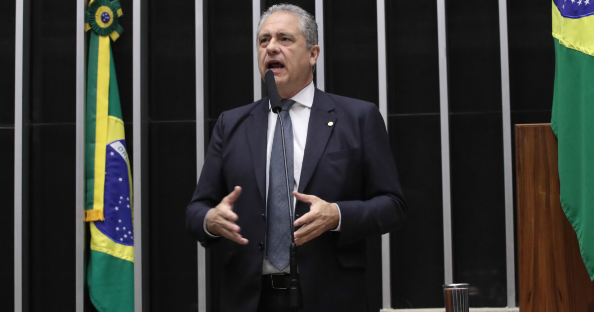 Zarattini responsabiliza família Bolsonaro por tarifas dos EUA e defende soberania nacional