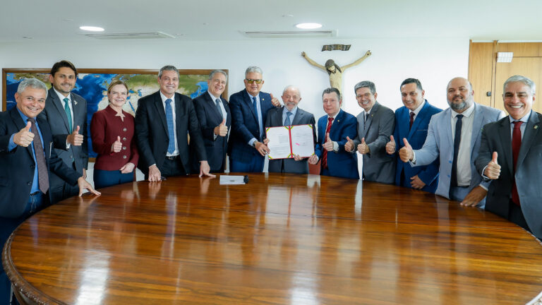Zarattini garante direito à transferência de alvará para taxistas