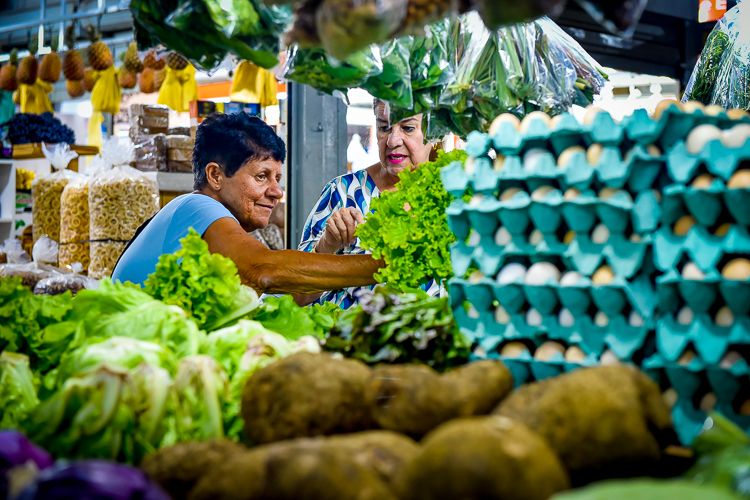 Governo Lula reduz pobreza e desigualdade ao menor nível em 30 anos