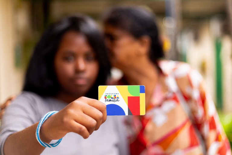 FGV: 7 em cada 10 jovens superam pobreza e deixam Bolsa Família