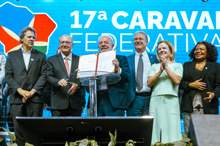 Lei de Zarattini é sancionada por Lula e garante R$ 3,1 bilhões à indústria química