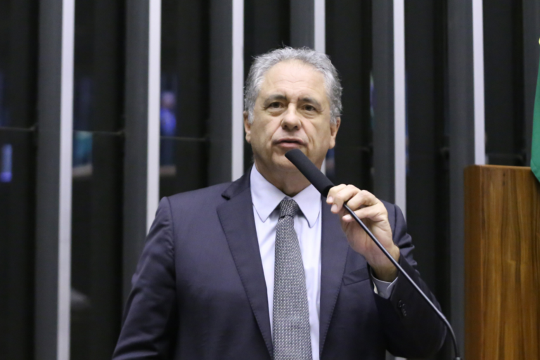 Zarattini critica venda de mina de terras raras e defende controle nacional sobre minerais estratégicos