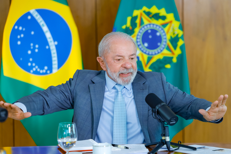 Lula envia ao Congresso projeto de redução de jornada, sem redução de salário