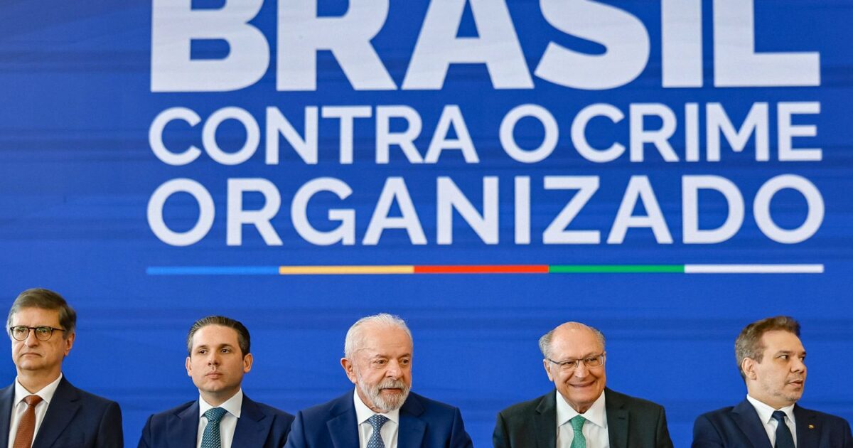 ‘Vamos combater o crime da esquina ao andar de cima’, diz Lula sobre plano de segurança