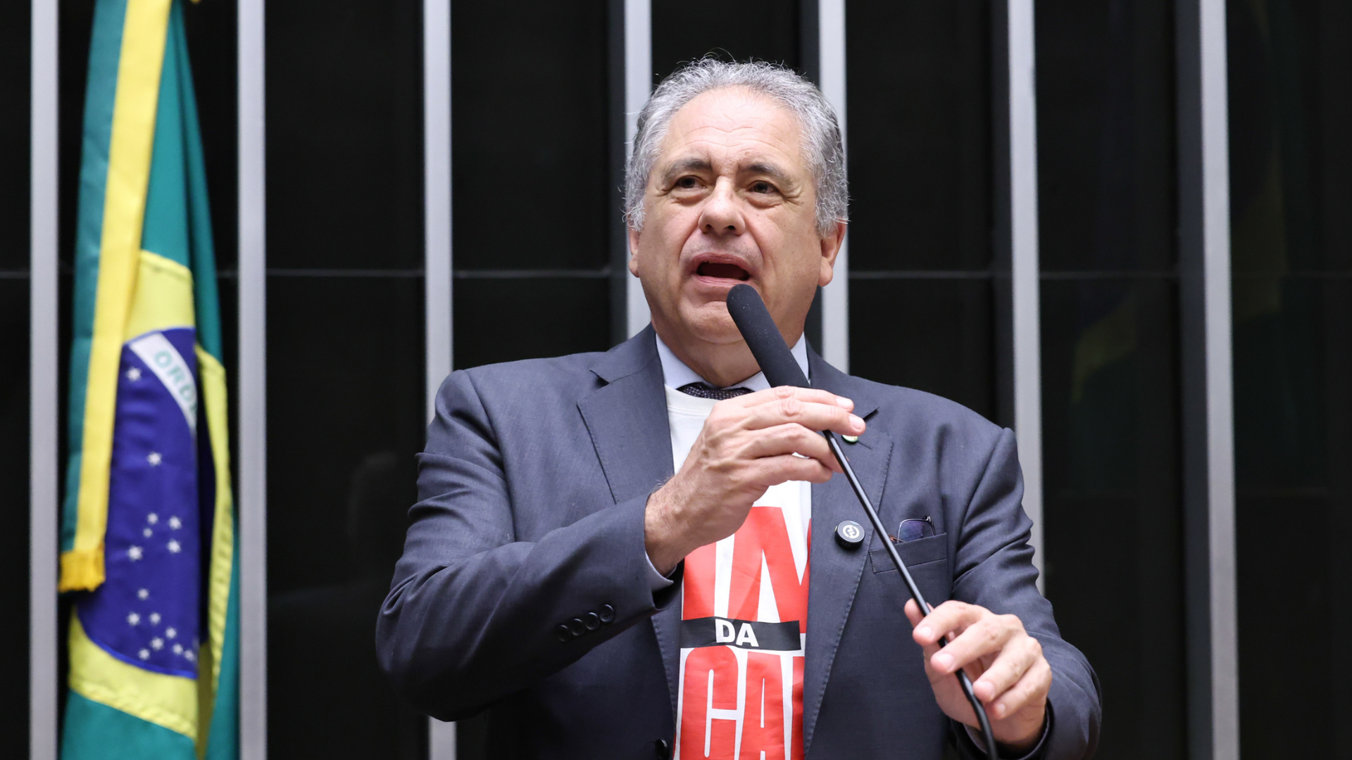 ‘Lula negociou e nós conseguimos uma vitória excepcional com fim da escala 6×1’, afirma Carlos Zarattini