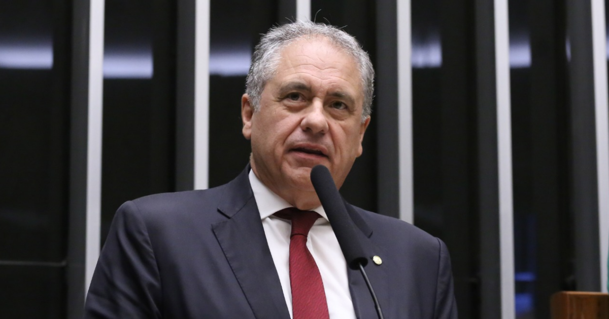 Zarattini defende projeto que regulamenta venda e uso de óculos inteligentes; assista a entrevista
