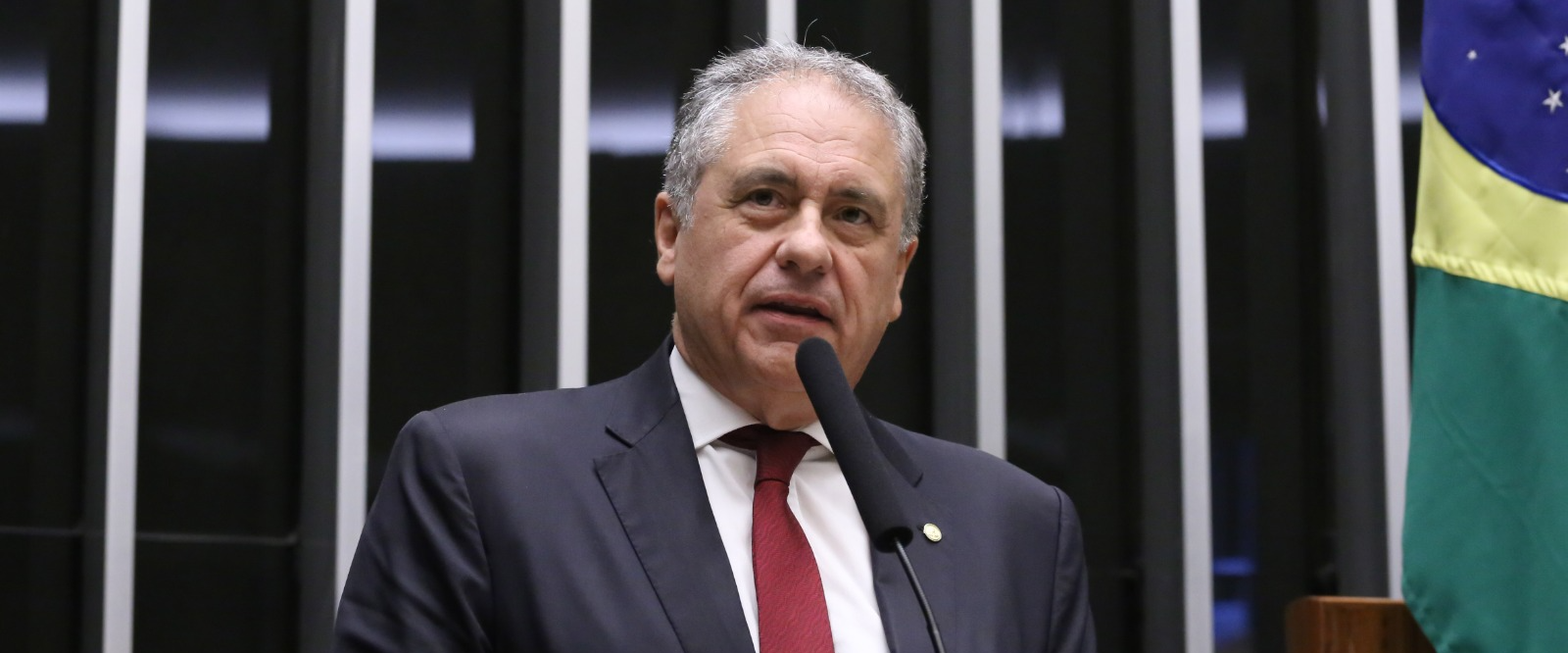 Zarattini defende projeto que regulamenta venda e uso de óculos inteligentes; assista a entrevista